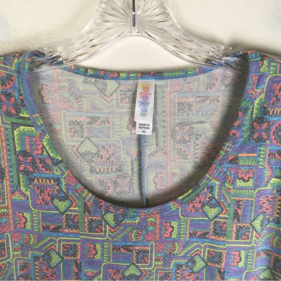 LuLaRoe Perfect Tee Short Sleeve Scoop Neck Top in Geometric Multicolor - Picture 2 of 10